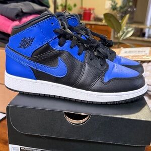Air Jordan 1 MID (GS) kids 6.5 black/hyper-royal white